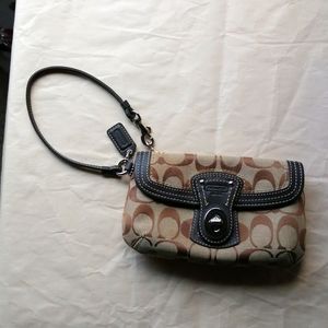 Wristler in signature canvas